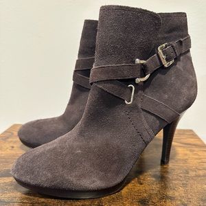 Tommy Hilfiger TWRayelle Suede Heeled Booties Size 9